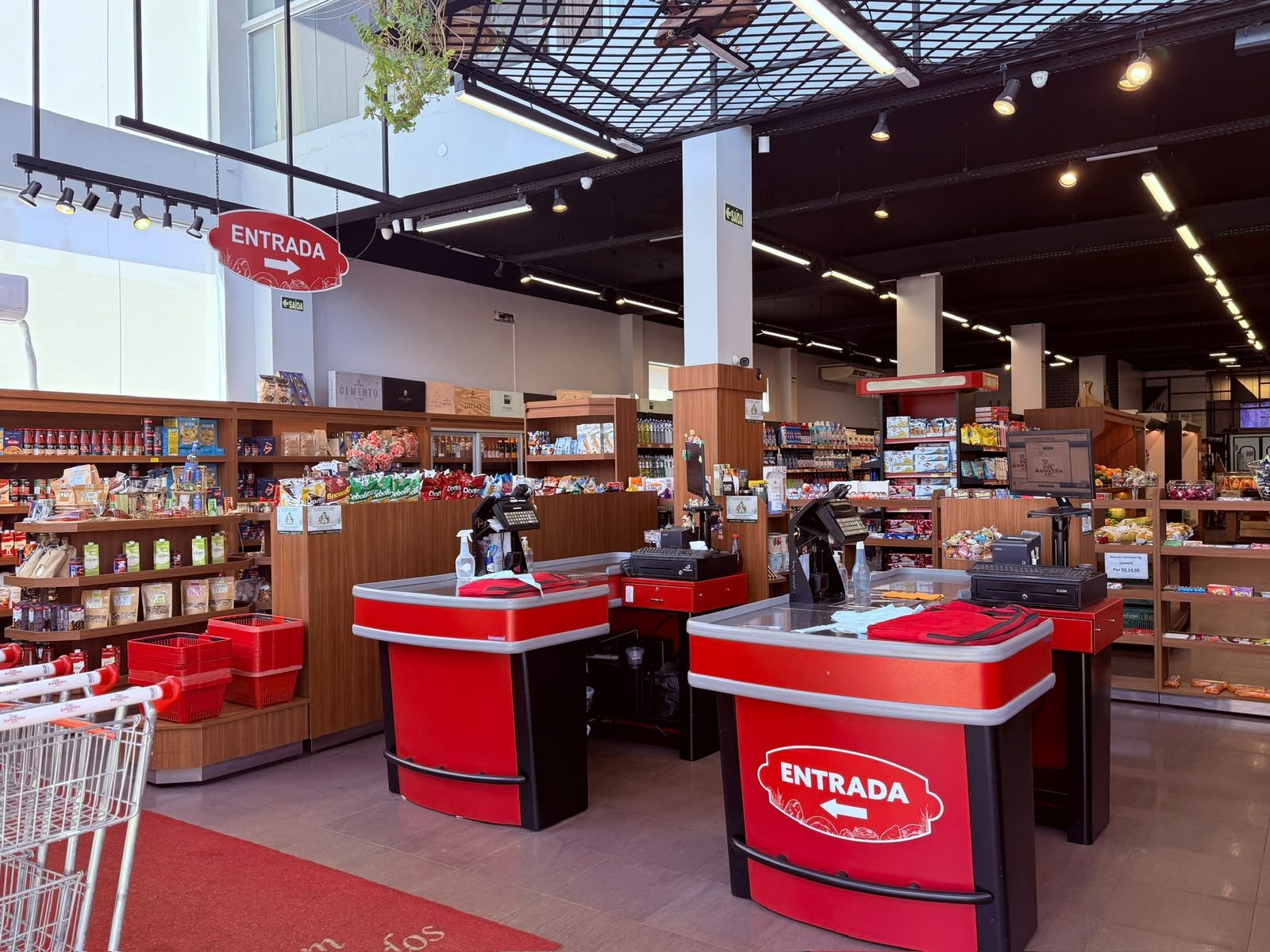 Caixas e entrada do Armazém 845